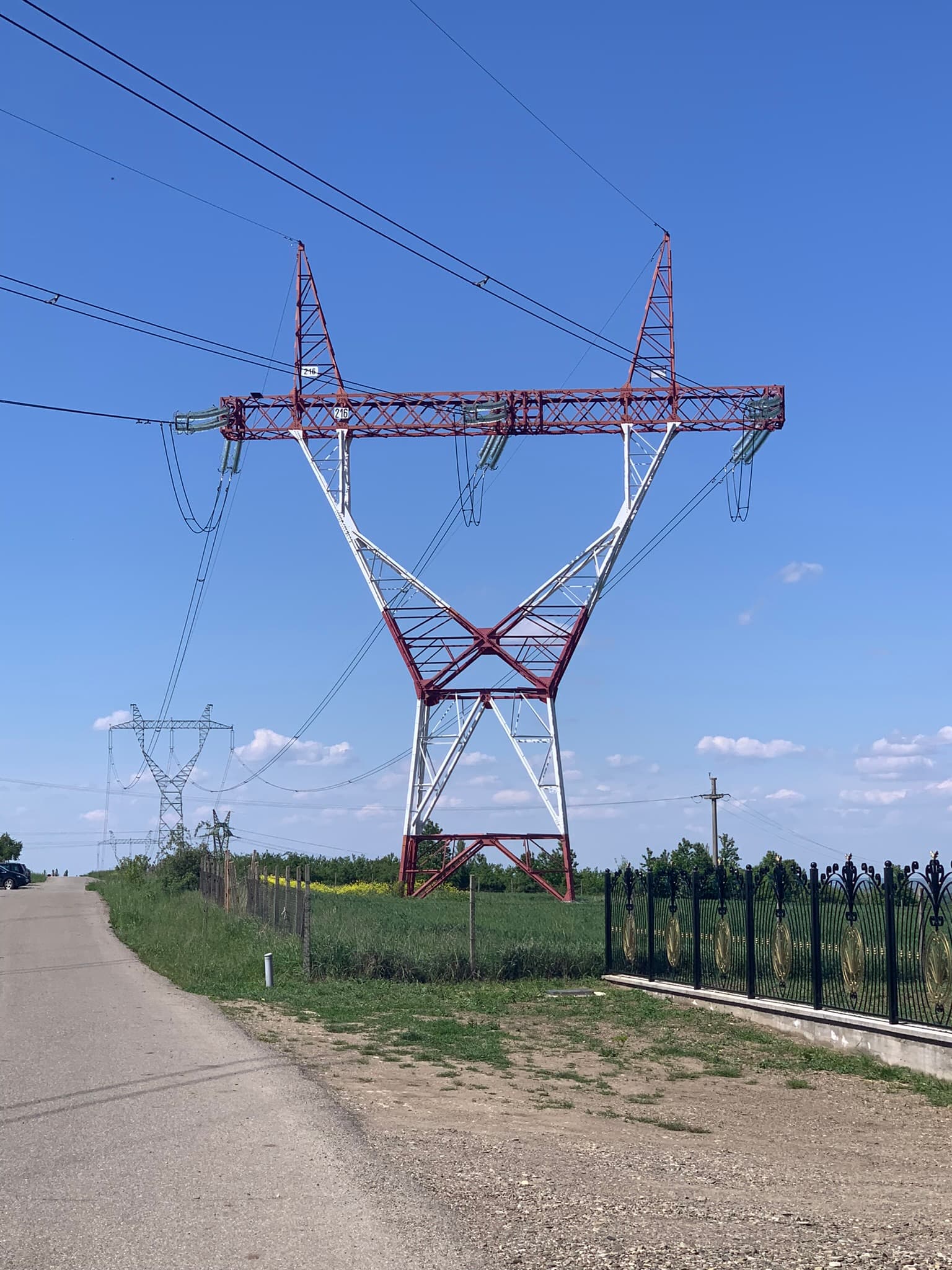 Logistics hub high-voltage connection